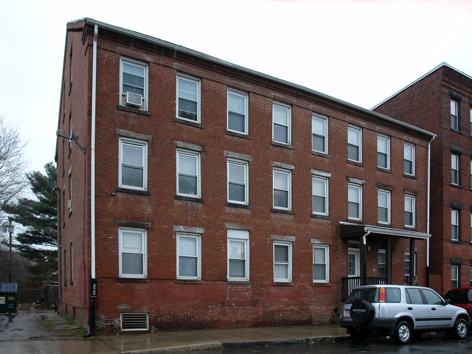 59-61 Chestnut St in Holyoke, MA - Foto de edificio