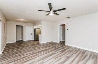 3684 Woodhill Dr in Brandon, FL - Building Photo - Building Photo