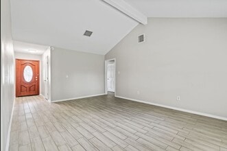 6811 Feather Creek Dr in Houston, TX - Building Photo - Building Photo