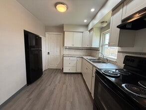 325 E Englewood Ave in New Castle, PA - Building Photo - Building Photo