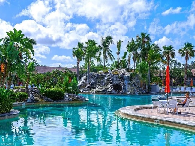 1625 Windy Pines Dr in Naples, FL - Building Photo - Building Photo