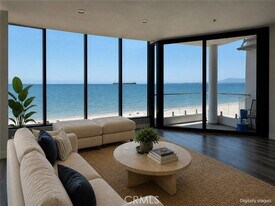 6117 E Seaside Walk in Long Beach, CA - Building Photo
