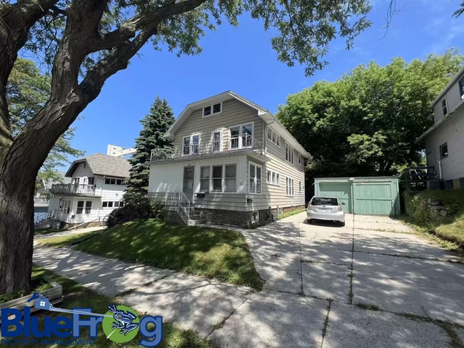 property at 817 S 17th St