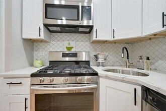 346 Communipaw Ave in Jersey City, NJ - Foto de edificio - Building Photo