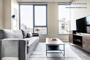 939 W Washington Blvd in Chicago, IL - Building Photo