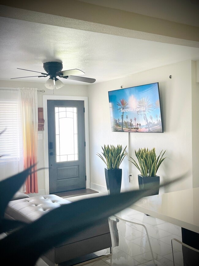3240 Williamsburg St in Sarasota, FL - Building Photo - Building Photo