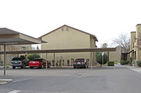 Sunset Apartments in Kerman, CA - Foto de edificio - Building Photo