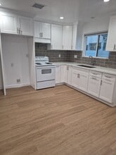 13538 Remington St in Pacoima, CA - Foto de edificio - Building Photo