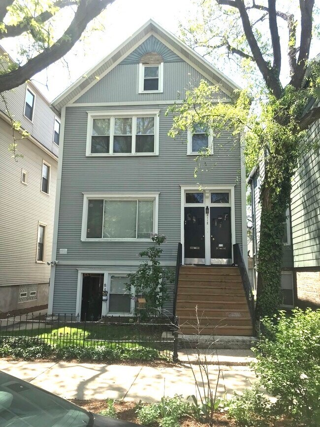 property at 3112 N Kenmore Ave
