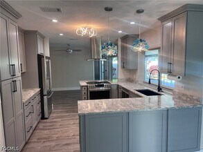 3705 Stoneridge Ct in Ft. Myers, FL - Building Photo - Building Photo