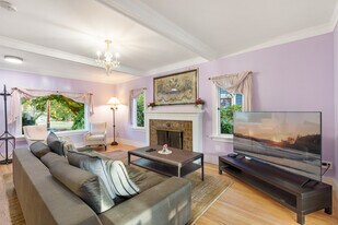 2029 Collingwood St in Vancouver, BC - Building Photo