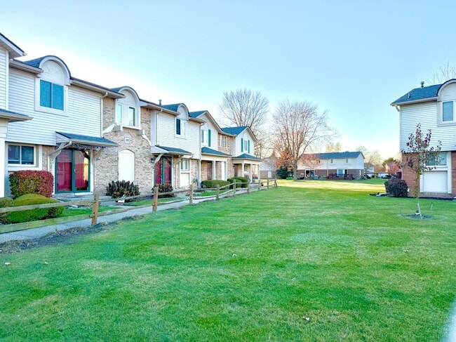 44563 Savery Dr in Canton Township, MI - Building Photo - Building Photo