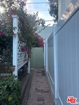 843-844 Huntley Dr in West Hollywood, CA - Building Photo