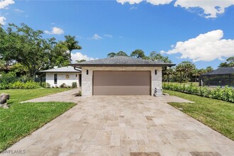 1890 Oakes Blvd in Naples, FL - Building Photo - Building Photo