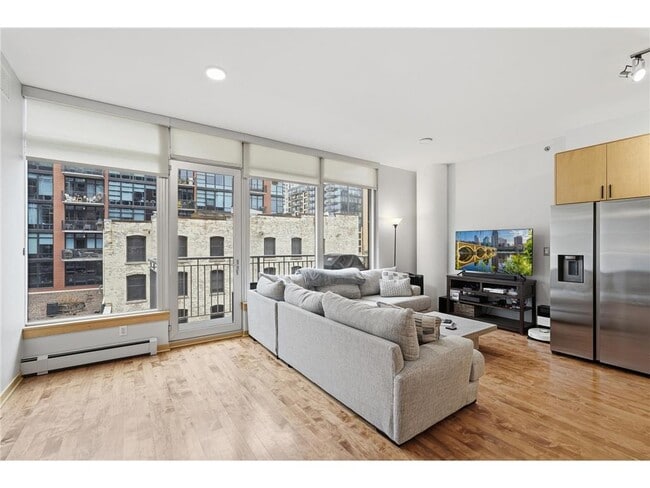 215 10th Ave S in Minneapolis, MN - Building Photo - Building Photo