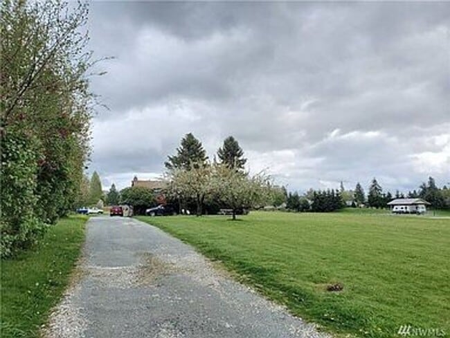902 S Anacortes St in Burlington, WA - Foto de edificio - Building Photo