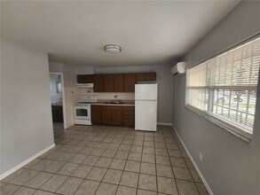 906 E 108th Ave in Tampa, FL - Building Photo - Building Photo