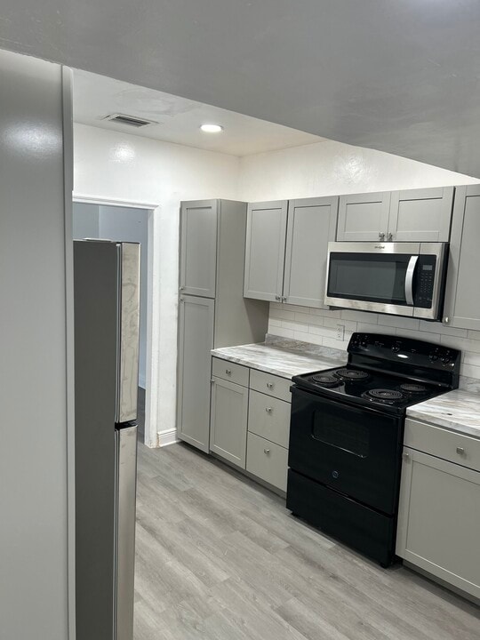 110 NW 69th St in Miami, FL - Building Photo