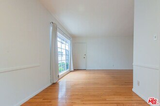 1122 S Holt Ave in Los Angeles, CA - Building Photo - Building Photo