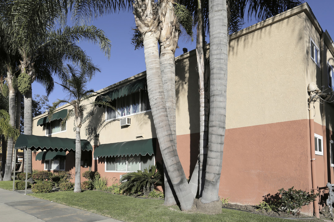 Southwood Apartments in Lakewood, CA - Building Photo