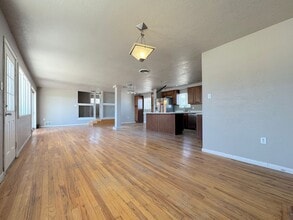 3236 Titanic Ave in El Paso, TX - Foto de edificio - Building Photo