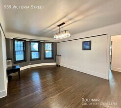 Beautiful 3 bedroom upper unit on one of W in Windsor, ON - Building Photo - Building Photo