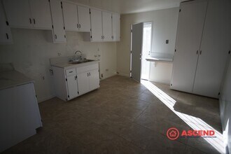 209 E Warren Ave in Bakersfield, CA - Building Photo - Building Photo