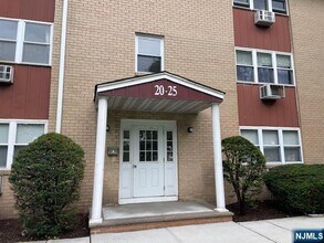2 Radio Ave in Secaucus, NJ - Building Photo - Building Photo