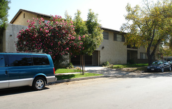 405 E Dryden St in Glendale, CA - Building Photo - Building Photo