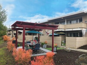 Meadowlake View Apartments in Vista, CA - Building Photo - Building Photo