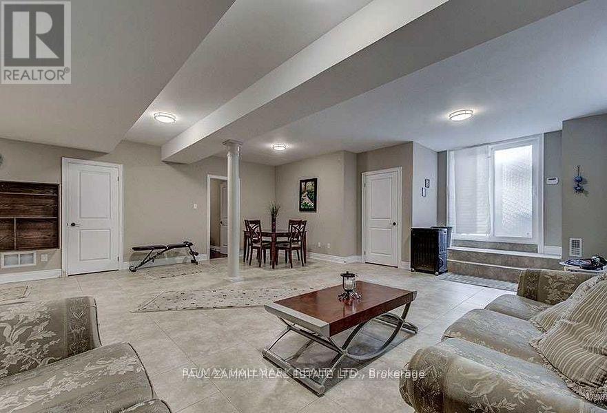 90 Grandview Ave in Markham, ON - Building Photo