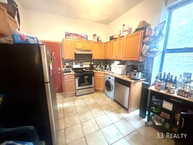 property at 1337 W Huron St