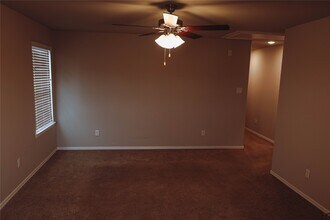 10818 Catclaw Ct in Tomball, TX - Foto de edificio - Building Photo