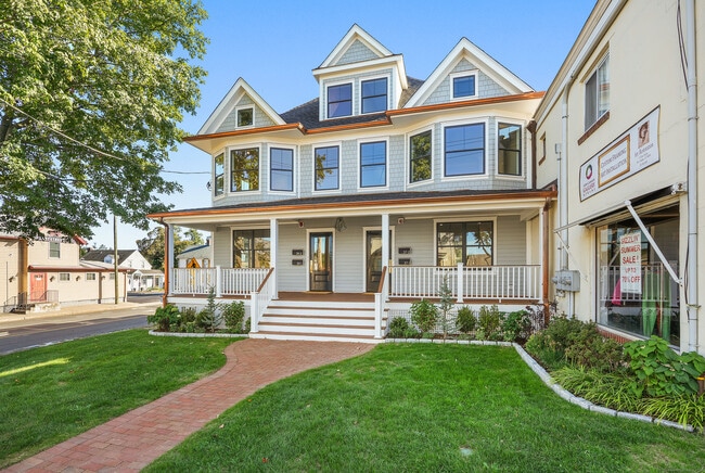 31 East Ave in New Canaan, CT - Foto de edificio - Building Photo