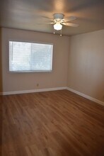 1037 Eisenhower Way in Winters, CA - Building Photo - Building Photo