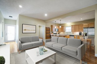 638 College St in Pittsburgh, PA - Building Photo