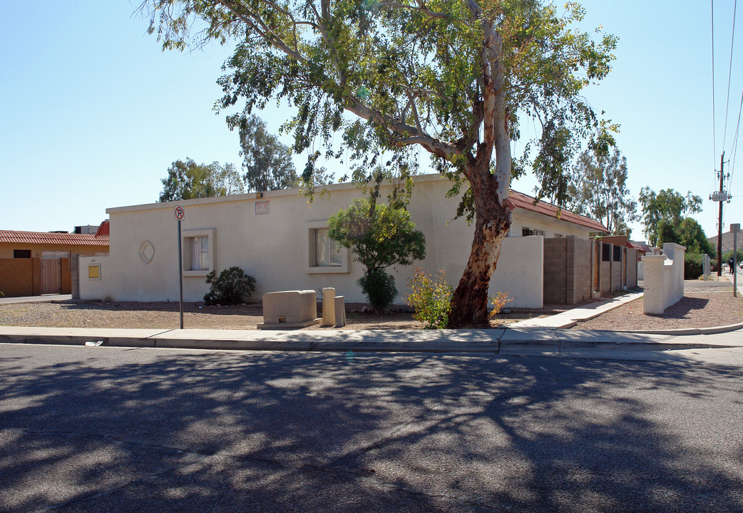 2701 E Marconi Ave in Phoenix, AZ - Building Photo