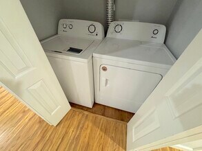 6718 Sylmar Ave, Unit 202 in Van Nuys, CA - Foto de edificio - Building Photo