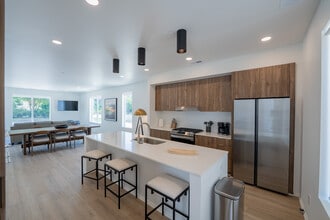 Rutherford House in Greenville, SC - Foto de edificio - Building Photo