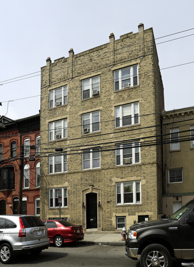 141 Palisade Ave in Jersey City, NJ - Building Photo - Building Photo