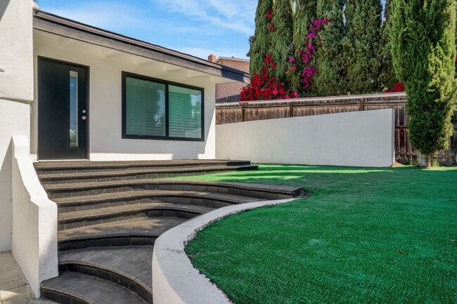 245 Houston Dr in Thousand Oaks, CA - Building Photo - Building Photo