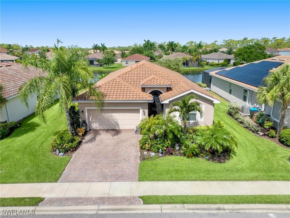 3632 Valle Santa Cir in Cape Coral, FL - Foto de edificio