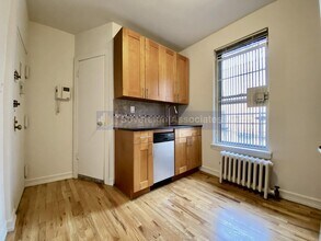 401 E 68th St in New York, NY - Building Photo - Building Photo