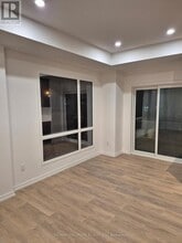 16 Lytham Grn Cir in Newmarket, ON - Building Photo - Building Photo