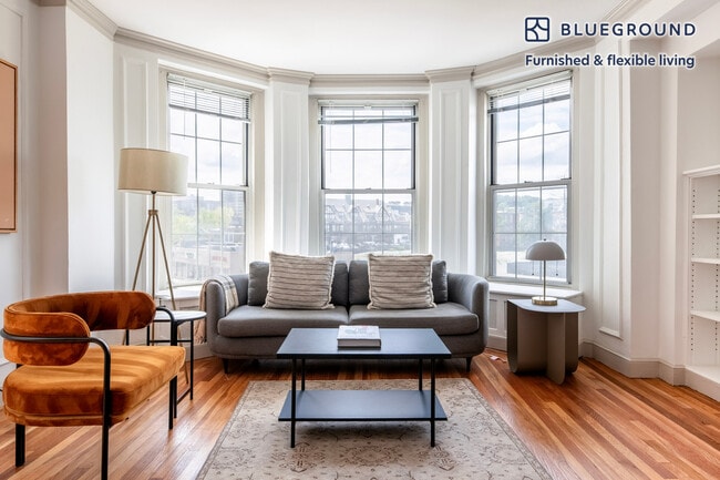1284 Beacon St in Brookline, MA - Building Photo - Building Photo