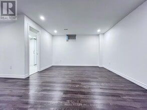 55 Mohandas Dr in Markham, ON - Building Photo - Building Photo