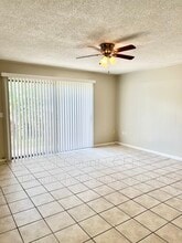 6065 Village Cir S in Orlando, FL - Building Photo - Building Photo