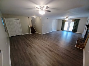 206 Brittney Ln in Hinesville, GA - Foto de edificio - Building Photo