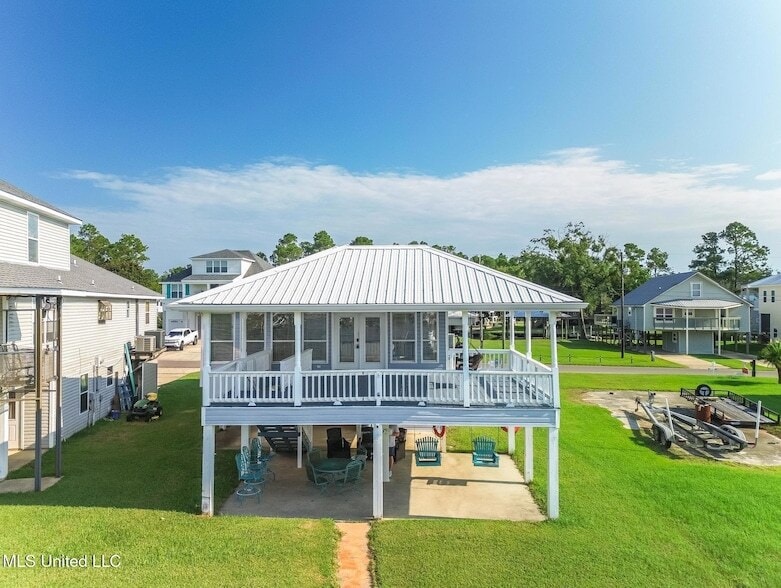 6293 Pontiac Dr in Kiln, MS - Foto de edificio