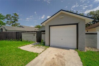 9785 Piney Point Cir in Orlando, FL - Building Photo - Building Photo